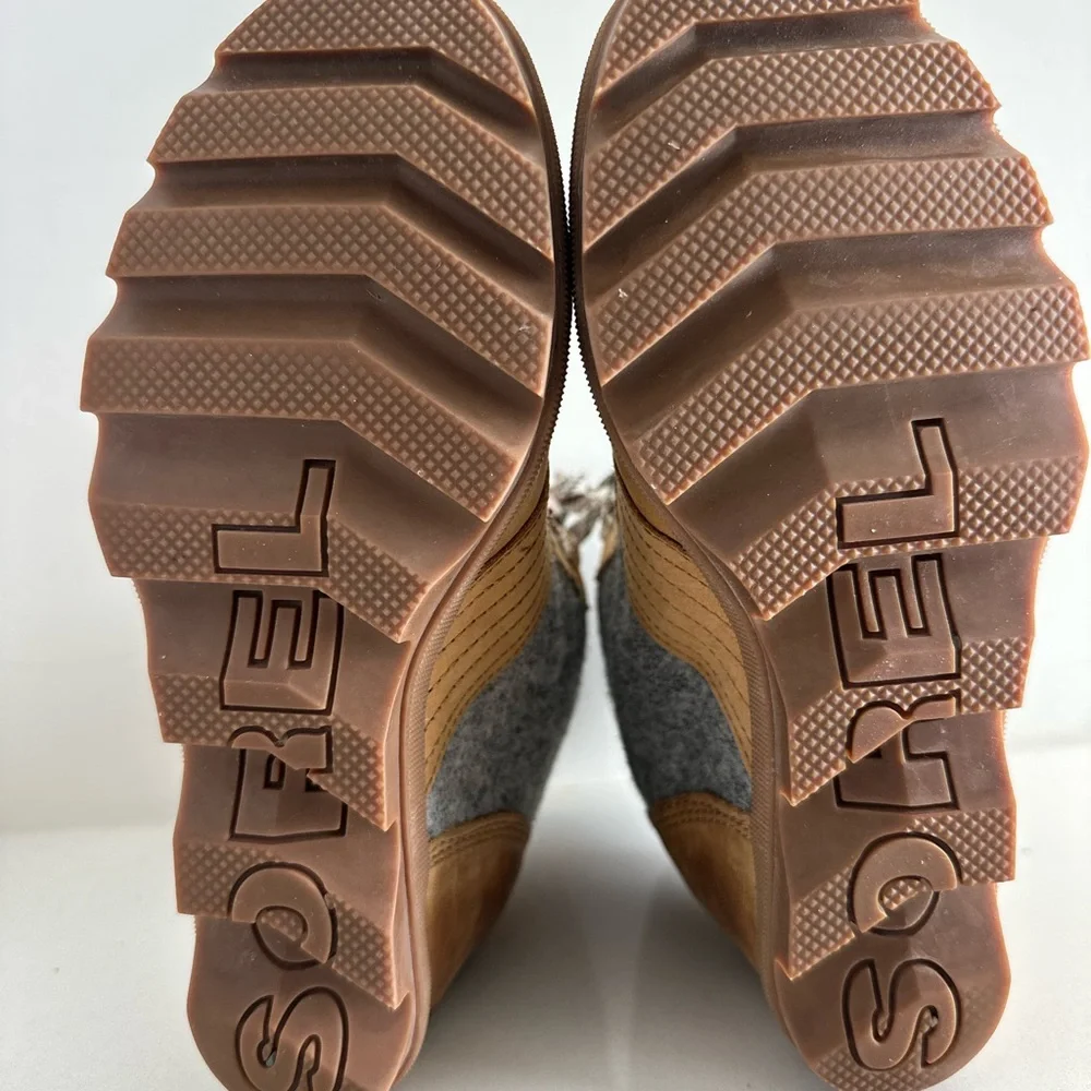 Sorel Joan Of Arc Lexie Wedge Boots Women Size 8.5 Tan Gray Leather Wool Lace Up - Picture 8 of 9